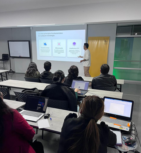 Formatos de capacitación en inteligencia artificial para empresas